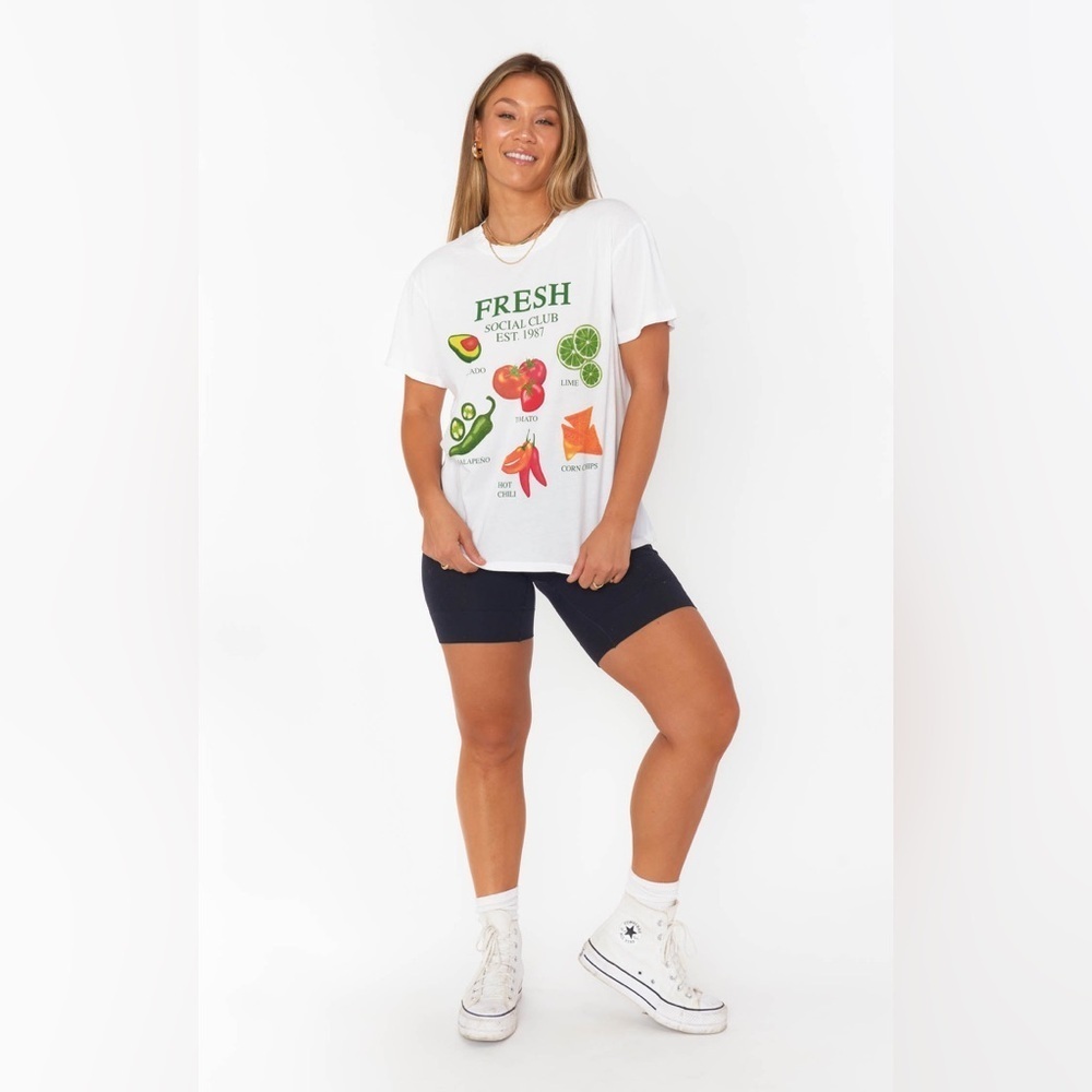 NWOT Show Me Your Mumu Fresh Social Club Graphic Tee Size Large White Food Print - Picture 2 of 10